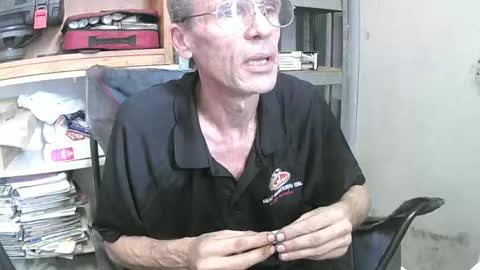 Snapshot of 04oldskool chatting on 4, 12, 2024 04oldskool online show from 4, 12, 2024