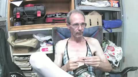 Snapshot of 04oldskool chatting on 22, 12, 2024 04oldskool online show from 22, 12, 2024