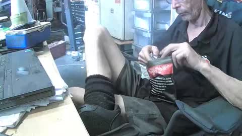 Snapshot of 04oldskool chatting on 15, 10, 2025 04oldskool online show from 15, 10, 2025