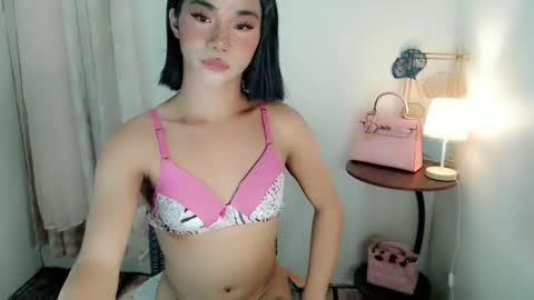 Snapshot of 18_nicole chatting on 6, 11, 2025 barbie online show from 6, 11, 2025