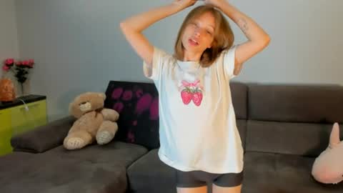 Snapshot of 18kira18 chatting on 22, 6, 2026 Kira online show from 22, 6, 2026