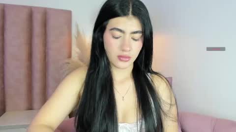 Snapshot of 1m_emily chatting on 18, 4, 2026 . online show from 18, 4, 2026