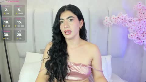 Snapshot of 1m_emily chatting on 30, 4, 2026 . online show from 30, 4, 2026