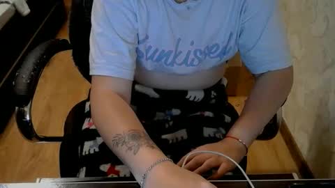 Snapshot of 1your_hot_girls chatting on 25, 10, 2025 1your_hot_girls online show from 25, 10, 2025