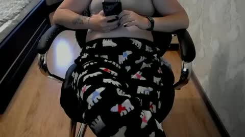 Snapshot of 1your_hot_girls chatting on 27, 10, 2025 1your_hot_girls online show from 27, 10, 2025