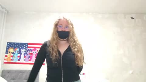 Anabel  Please thumbs up  online show from 31, 7, 2026