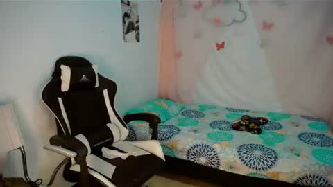 Snapshot of 2girls__dream chatting on 14, 7, 2026 samantha sharon online show from 14, 7, 2026