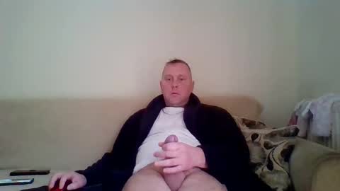 Snapshot of 2ndlipeater chatting on 27, 10, 2025 Girts online show from 27, 10, 2025