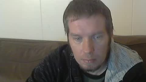 2small4you83 online show from 19, 1, 2025