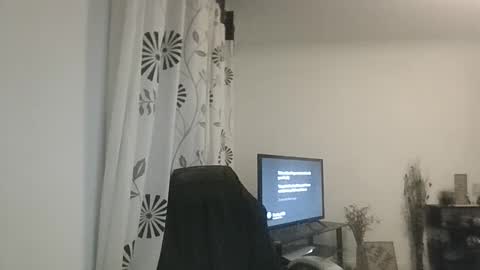 33UK online show from 3, 12, 2025
