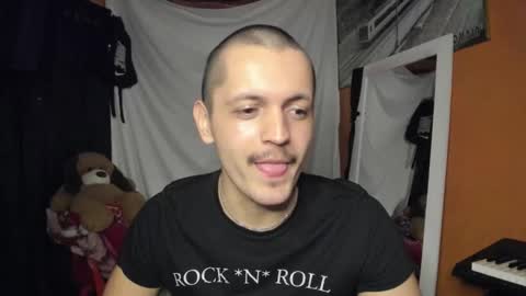 Snapshot of 37sins chatting on 12, 10, 2025 Alex THE BIG SNAKE DUDE online show from 12, 10, 2025