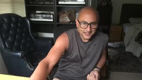 daddy vegas  for single women and couples here online show from 15, 7, 2026