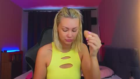 Snapshot of 88_nura chatting on 16, 9, 2025 Nura online show from 16, 9, 2025