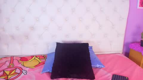 Abril  online show from 6, 3, 2025