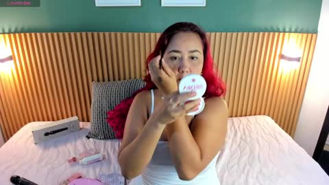 Snapshot of _anavictoria_ chatting on 10, 1, 2025 Ana Victoria online show from 10, 1, 2025