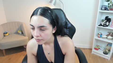 Bella Evans online show from 4, 2, 2025