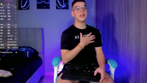 Snapshot of _blake_boy chatting on 10, 10, 2025 _blake_boy online show from 10, 10, 2025