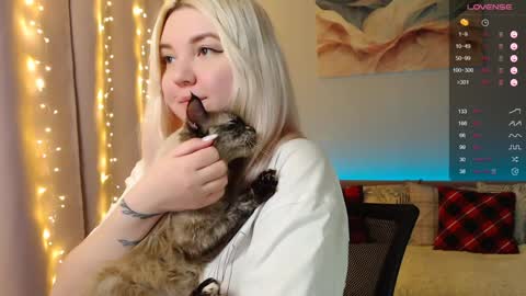 Snapshot of _blonde_barbie_ chatting on 24, 12, 2024 Elizabeth online show from 24, 12, 2024