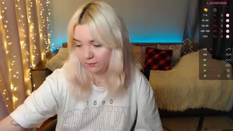 Snapshot of _blonde_barbie_ chatting on 26, 12, 2024 Elizabeth online show from 26, 12, 2024