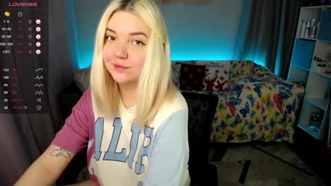 Snapshot of _blonde_barbie_ chatting on 18, 1, 2025 Elizabeth online show from 18, 1, 2025