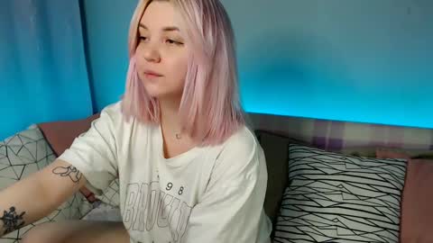 Snapshot of _blonde_barbie_ chatting on 21, 2, 2025 Elizabeth online show from 21, 2, 2025