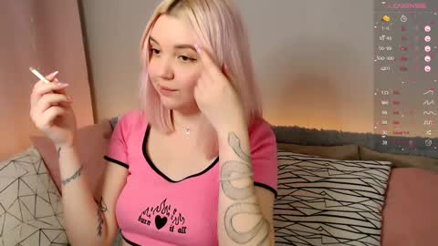 Snapshot of _blonde_barbie_ chatting on 23, 2, 2025 Elizabeth online show from 23, 2, 2025