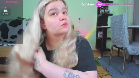 Snapshot of _candym1lky_ chatting on 12, 9, 2025 _candym1lky_ online show from 12, 9, 2025