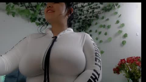 Snapshot of _donniia_ chatting on 8, 3, 2025 Dannia online show from 8, 3, 2025