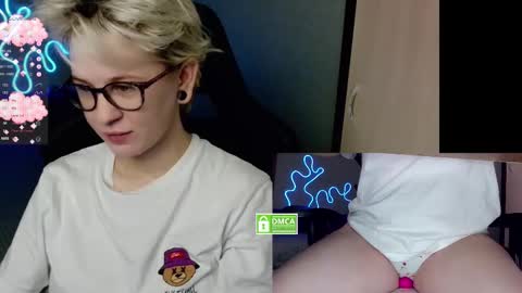 chloue and Gretta online show from 3, 12, 2025