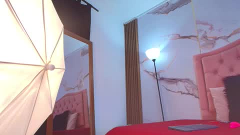 Snapshot of _ema_jones_ chatting on 8, 11, 2025 Ema online show from 8, 11, 2025