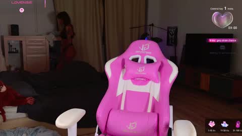 Mia  online show from 19, 11, 2025