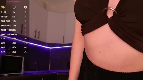 Snapshot of _esmeraldiyaa_ chatting on 9, 11, 2025 _esmeraldiyaa_ online show from 9, 11, 2025