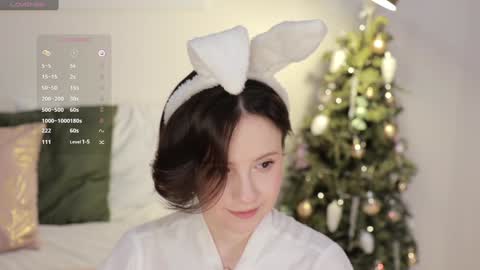 Snapshot of _female_essence_ chatting on 12, 1, 2025 Essie online show from 12, 1, 2025