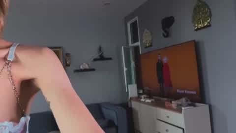 Lola 3  online show from 13, 11, 2025