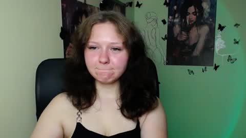 Snapshot of _foxy_lady chatting on 4, 7, 2026 Alice online show from 4, 7, 2026