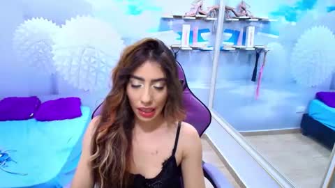 _gold_strawberry_ online show from 11, 6, 2026