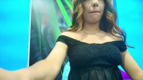 _gold_strawberry_ online show from 25, 6, 2026