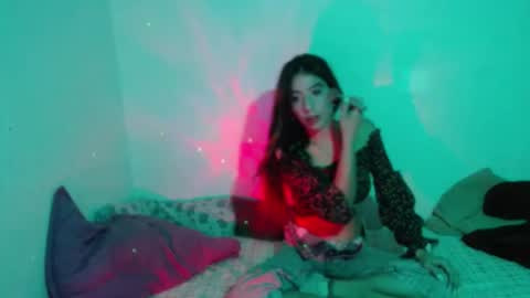 _gold_strawberry_ online show from 22, 7, 2026