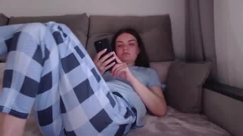 Snapshot of _hidden_frommymoom_ chatting on 1, 4, 2026 Criss4u online show from 1, 4, 2026