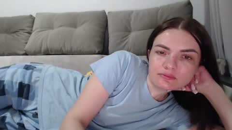 Snapshot of _hidden_frommymoom_ chatting on 4, 4, 2026 Criss4u online show from 4, 4, 2026