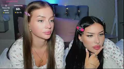 Snapshot of _jesslei_ chatting on 29, 6, 2026 Jess blond and Leila brunette online show from 29, 6, 2026