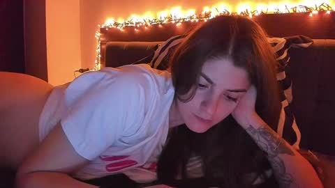 _just_a_simple_girl online show from 11, 1, 2025