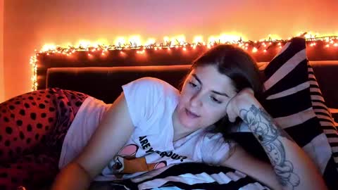 _just_a_simple_girl online show from 7, 2, 2025