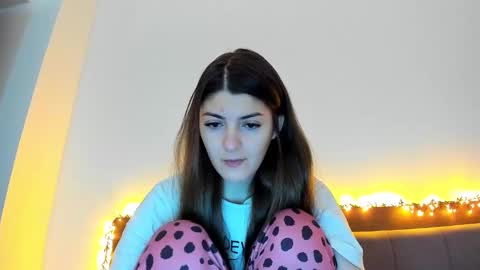 _just_a_simple_girl online show from 19, 2, 2025