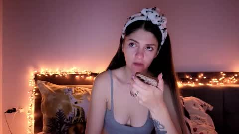 _just_a_simple_girl online show from 22, 12, 2025