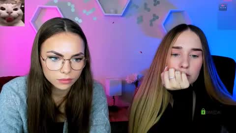 _kellykitten_ online show from 2, 12, 2025