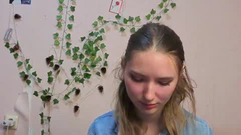 _kikiclark_ online show from 6, 3, 2026