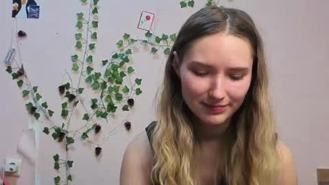 _kikiclark_ online show from 12, 3, 2026