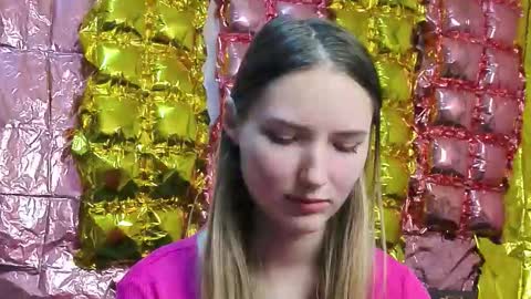 _kikiclark_ online show from 16, 3, 2026