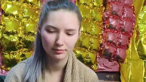 _kikiclark_ online show from 15, 4, 2026